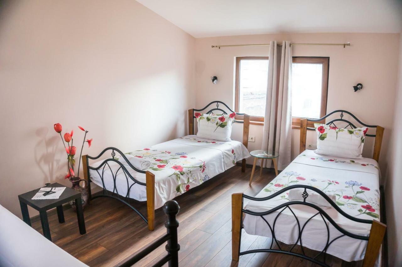 The Old House Guest Rooms And Apartament Plowdiw Exterior foto