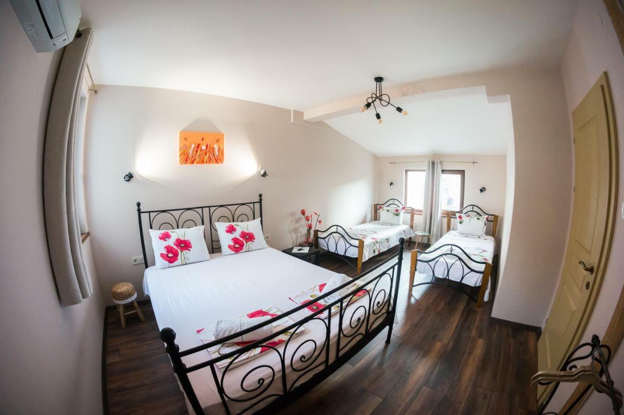 The Old House Guest Rooms And Apartament Plowdiw Exterior foto